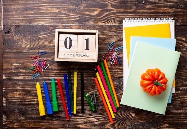 A calendar with specific dates circled, representing a structured language learning schedule. Sticky notes surround the calendar, each listing a specific language learning goal for the week.