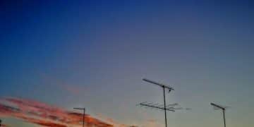 US Renewable Energy: 2025 Tax Credits & Rebates Guide - Cover Image